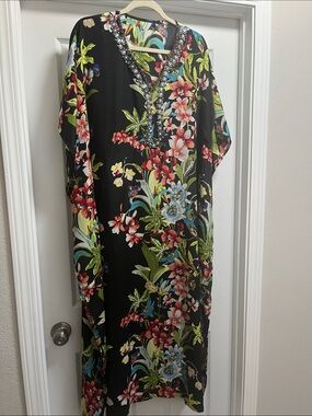 Black Floral V-Neck Maxi Dress